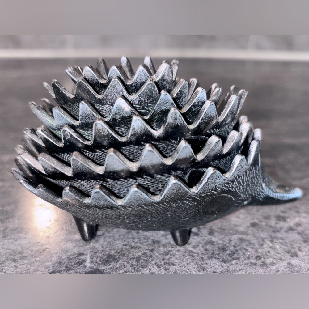 Vintage Nesting Hedgehog Ashtrays, Bosse Reproduction. Complete set of 6!